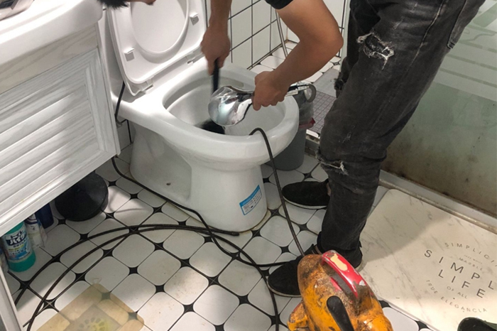 五湖渔场疏通下水道