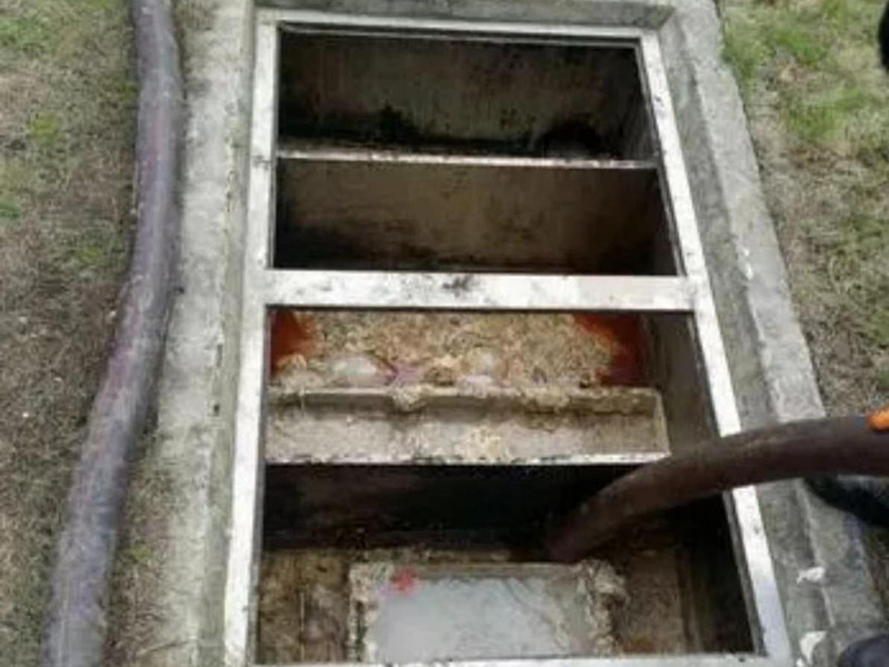 五湖渔场隔油池清理